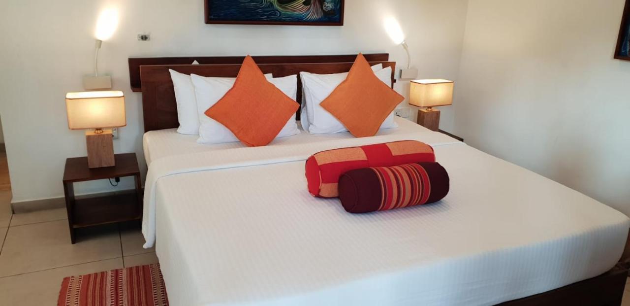 Rockside Cabanas Hotel Unawatuna Luaran gambar